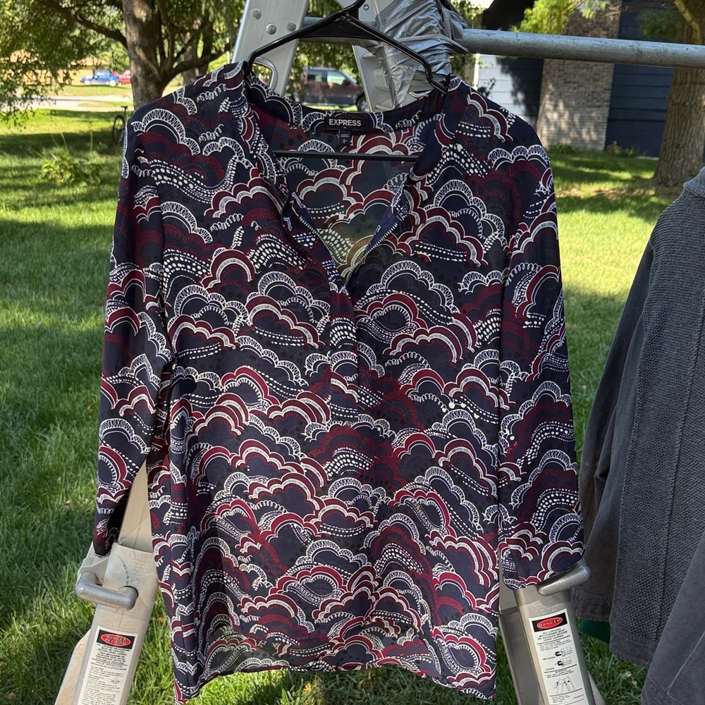 Express Women's Navy and Wine Wave Pattern Blouse